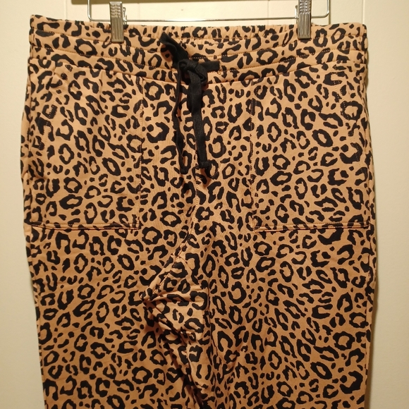 Torrid Leopard Cheetah Fleece Jogger Sweat Pants Plus Size - Picture 3 of 8